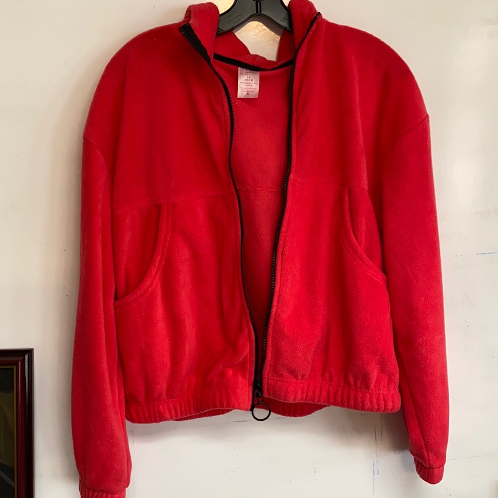 No boundaries sweater with front black zipper and hoodie